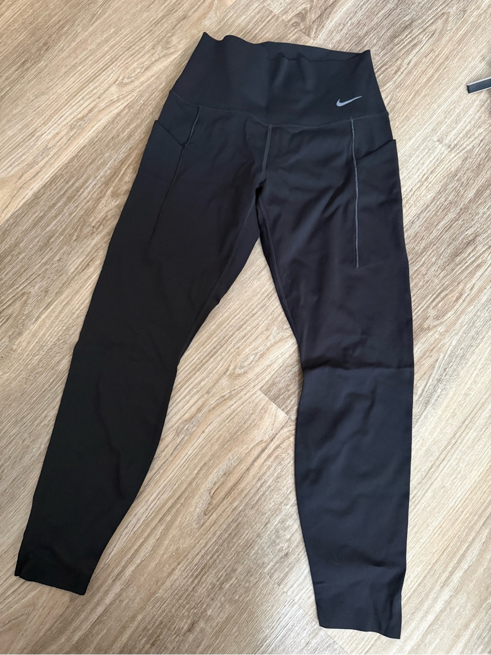 Nike Black Girls' High-Waist Athletic Leggings with Side Pockets